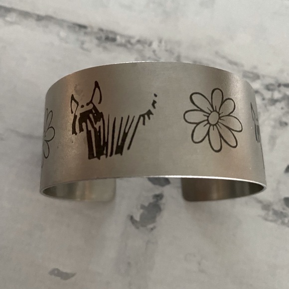 Jewelry - ♥️♥️Steel my heart cuff